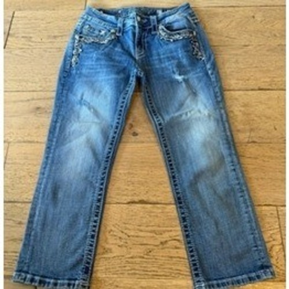 Miss Me Capri Jeans 27 Blue Excellent Rhinestone Embroidered Mid Rise (1688)